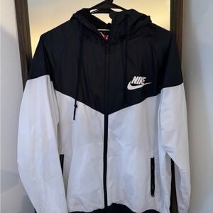 Nike black and white wind breaker size L